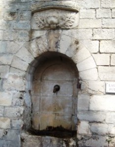 Bougival Fontaine du presbytere